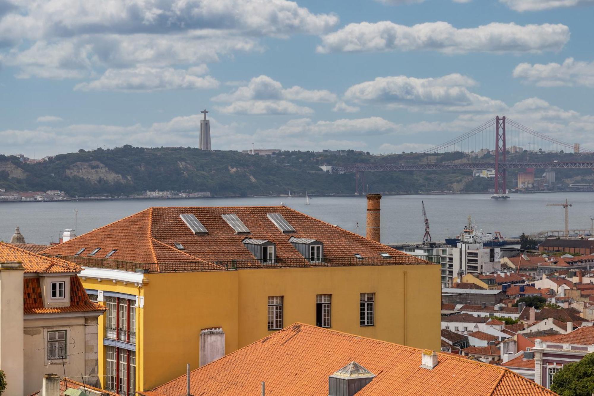 Beguest Bairro Alto City View Apartment Lisboa Eksteriør billede